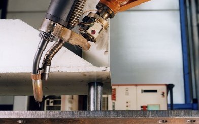 弧焊機器人vs氣保焊機:哪個更適合您的業務?