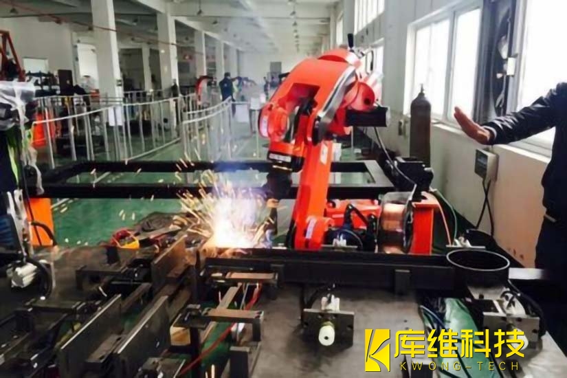 焊接<a href='http://www.hrblongdahotel.com' target='_blank'><u>機(jī)器人工作站</u></a>