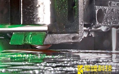 <b>水導激光設(shè)備加工氧化鋯陶瓷時的150MPa高壓水射流有什么特別之處</b>